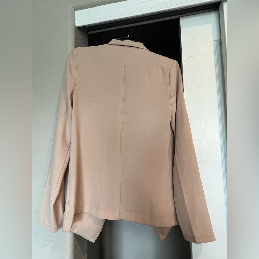 Lulu’s blazer - Picture 4 of 4